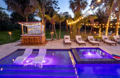 Tampa Villa | No 1 Largest Tampa Private Compound, 11BR Sleeps 40