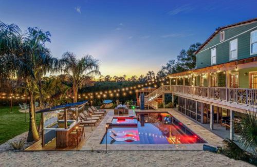 Tampa Villa | No 1 Largest Tampa Private Compound, 11BR Sleeps 40