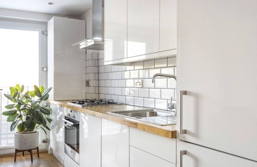 London Borough of Bromley Apartment | No.1 Universal House - Double Bedroom Apartment