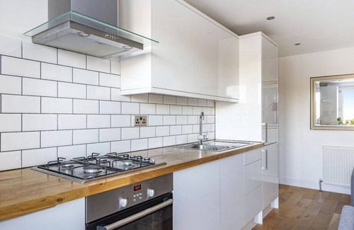 London Borough of Bromley Apartment | No.1 Universal House - Double Bedroom Apartment