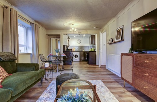 Ayr Apartment | No.5 Ayr Beach - Coorie Doon