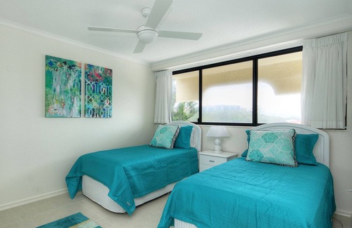 Mermaid Beach Apartment | no 9 @ Darenay 3 Bedroom Oceanfront Apartment