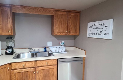 Foot Hills House | No Cleaning Fee! BYU Creamery, W/D, 65" TV, King