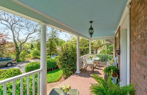 Martha Jefferson House | NO CLEANING FEE, Off Street Parking, walk to restaurants, breweries, shops