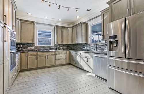 New Orleans House | No Cleaning Fees. Front row Endymion Hang Out. City Park Luxury.