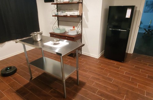 Victoria Apartment | NO CONTACT Mother-in-Law Suite