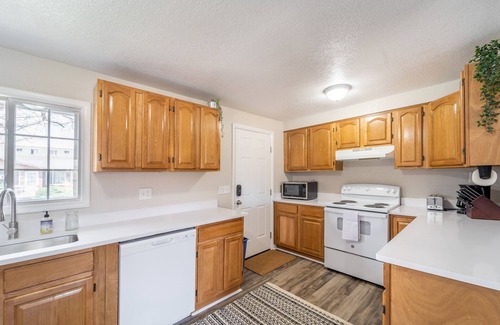 Aurora House | NO exta fees, Beautiful half duplex 3br, 2ba, w/gym, office and fenced in yard.