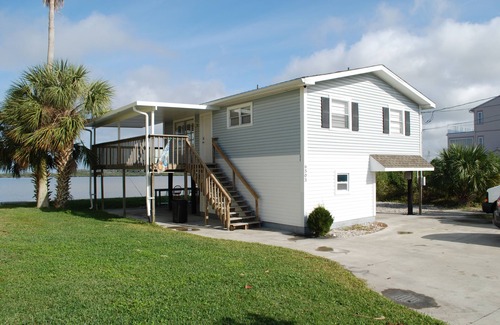 Driftwood Isles House | No Hurricane Damage! Gulf front Pet Friendly home great fishing and sunsets!