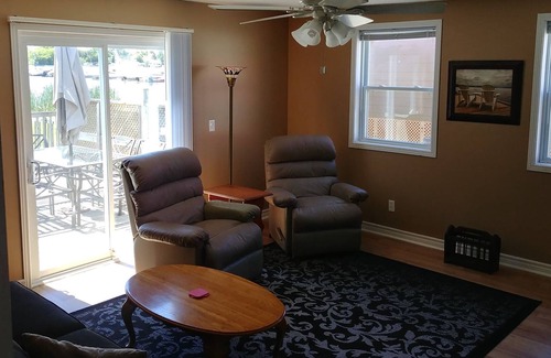 Carrying Place House | NO LONGER RENTING - Casual waterfront cottage on Weller's Bay