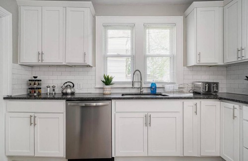 Grand Rapids House | No Place Like Home - Welcome Friends and Families - Sleeps 10