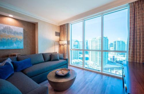Las Vegas House | No Resort Fee Strip View Suite +Free Valet + Pool