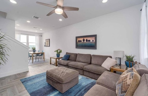 Dripping Springs House | No Room For Blues- Hill Country Views!!