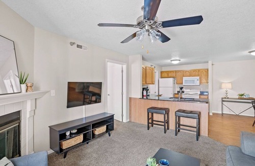 West Des Moines Apartment | No Stairs | Gym | Pool | Fast Wifi | and More!