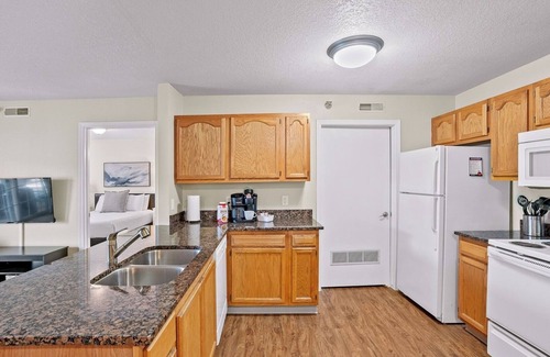 West Des Moines Apartment | No Stairs | Gym | Pool | Fast Wifi | and More!