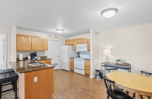 West Des Moines Apartment | No Stairs | Gym | Pool | Fast Wifi | and More!