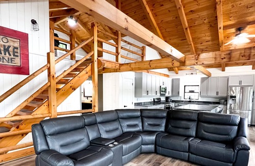 Grove House | NO WAKE ZONE RETREAT! Lake Front, Private Dock, Renovated in 2024