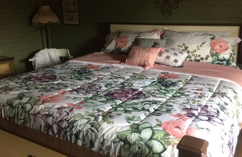 Smithville Cabin | No worries...at Little Eagle Creek Cabin