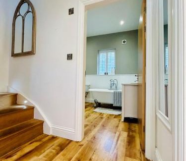 Margate House | No3 Little Eaton - Perfectly located town house - By the sea - Free Parking