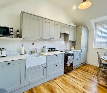 Margate House | No3 Little Eaton - Perfectly located town house - By the sea - Free Parking