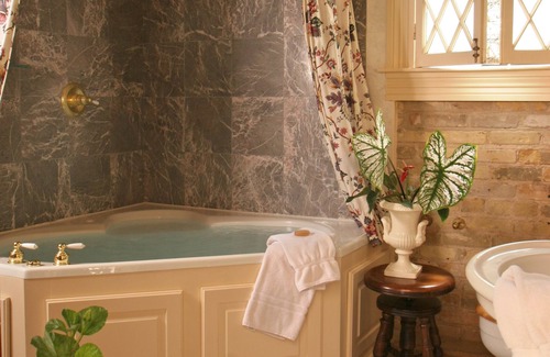 Arsenal Bed & Breakfast | Noble Inns