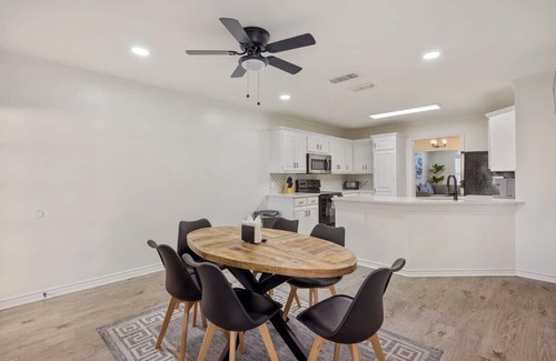 Tyler House | Noir at Hollytree Dr. Perfect Location!