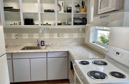 Laurel House | NOKOMIS BEACH BUNGALOW 227