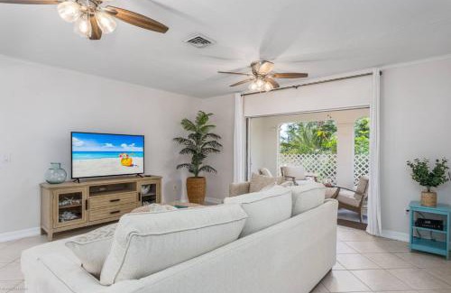 Laurel House | Nokomis Home Close to Beach