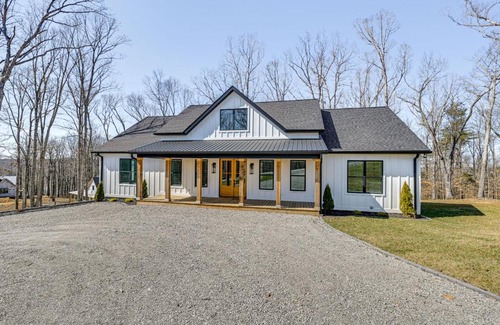 Clarkson House | Nolin Lake Views Spacious Home in Clarkson!