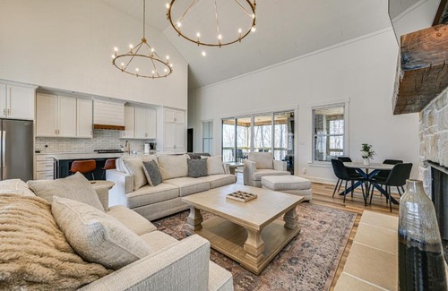 Clarkson House | Nolin Lake Views Spacious Home in Clarkson!