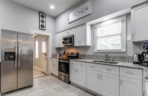 Southside House | Nomad Friendly - All Bills Paid- Near Downtown SA