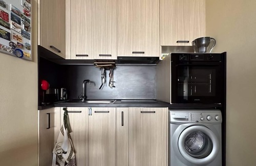 Sofia Apartment | Nomad Friendly | Fast Wi-Fi | Kitchen | AC