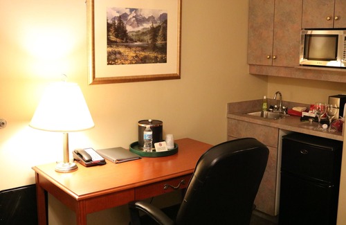 Fort McMurray Hotel | Nomad Hotel and Suites