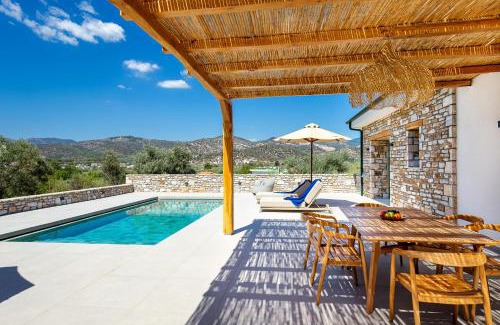 Potos Villa | NOMAS VILLAS With Private Pool