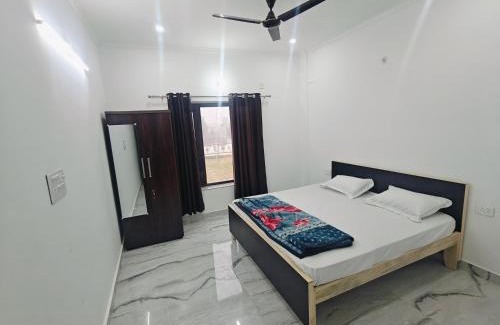 Mohangarh House | Non AC Room For Students Near IIM College