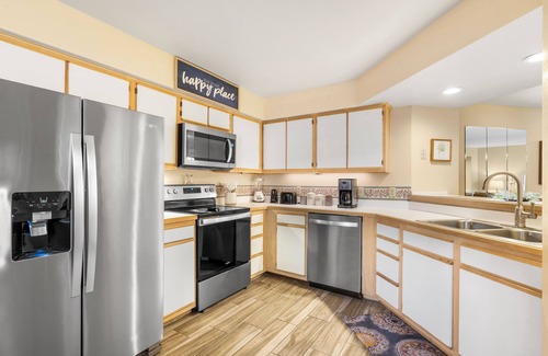 Table Rock Condo | Nonnie's Nest - BEAUTIFULLY UPDATED! Golf, Swim, Fish, Hike