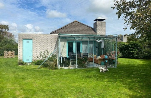 Dirkshorn House | Noordzee omheind met hond