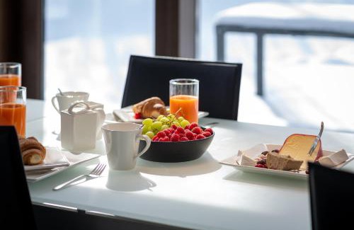 La Conception Ski Chalet | Nordic Lodge Tremblant -5 Bdrs,hot Tub,pool Table