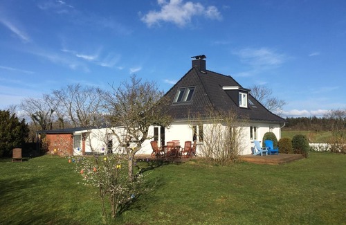 Wobbenbull House | Nordseeblick holiday home in a secluded location with sea views and dog