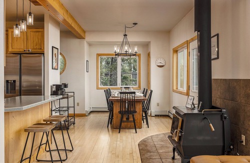 Ester House | Norrsken View - Sauna - Mountains - Deck - Aurora - Family Friendly - Wifi