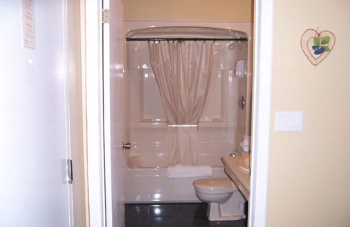 Cochrane Hotel | North Adventure Inn