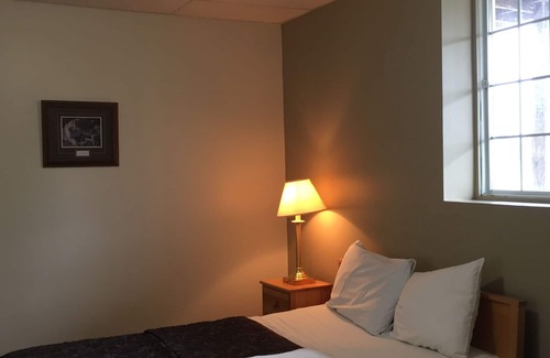 Cochrane Hotel | North Adventure Inn