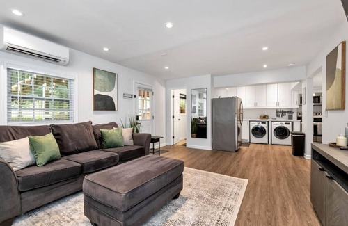 Lawrenceville Condo | North Atlanta Hideaway