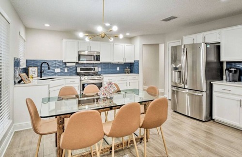 Block House Creek House | North Austin,HEB center,Leander,Cedar Park, Haute Spot,Lake Travis,The Crossover