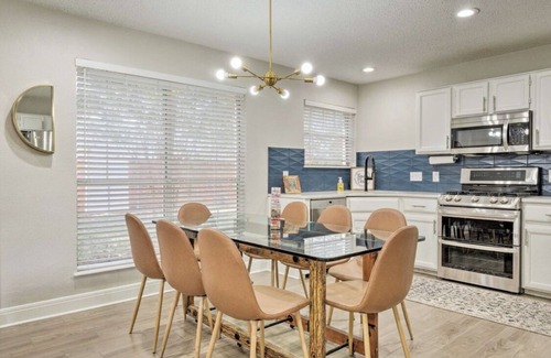 Block House Creek House | North Austin,HEB center,Leander,Cedar Park, Haute Spot,Lake Travis,The Crossover