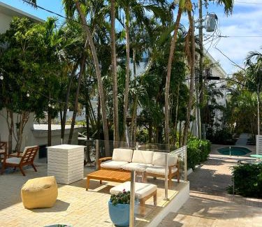 Central Beach Hotel | North Beach Hotel