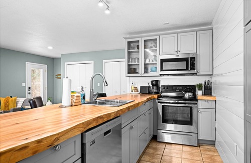 St. Louis County Apartment | North Coast Escape | Beach Access | Near Downtown