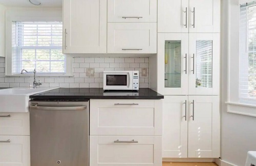 Mattituck House | North Fork Haven- Heated Saltwater Pool- Beach Pass- EV Charging On Site