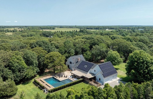Mattituck House | North Fork Mattituck Estate, Spacious Farmhouse Modern on 5 private acres w Pool