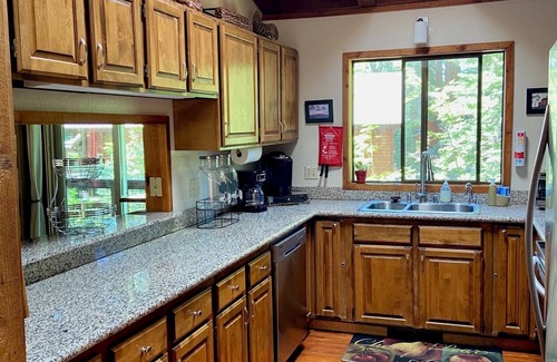 Tahoe Vista House | North Lake Tahoe, Mountain/Lake Views, Hot tub, Walk to Beaches, Vacation Rental