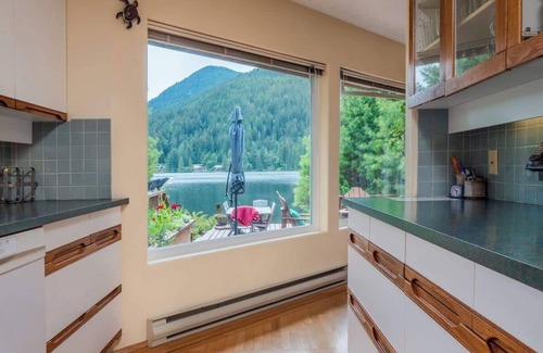 Egmont House | North Lake Waterfront Home